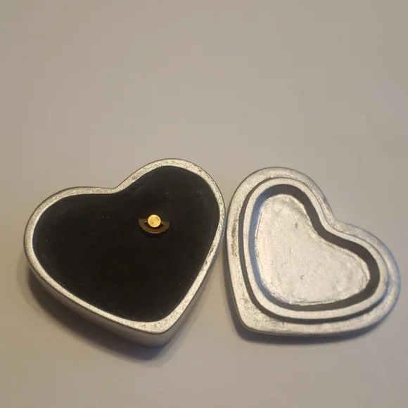 Sankyo Music Boxes of the World - Picture 2 of 6